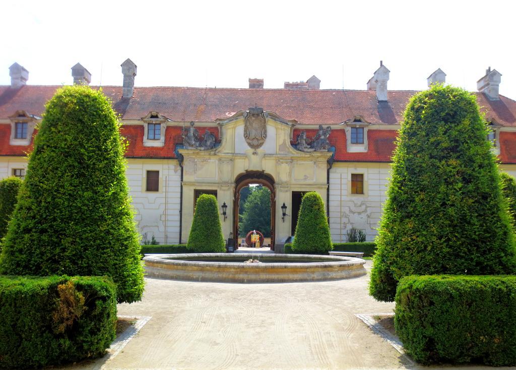 Hotel Hubertus Valtice Luaran gambar